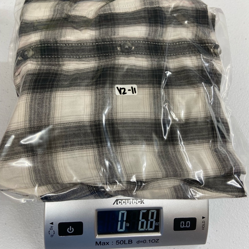 EUC American Eagle women’s black white plaid relaxed boyfriend fit button‎ shirt - Picture 7 of 7